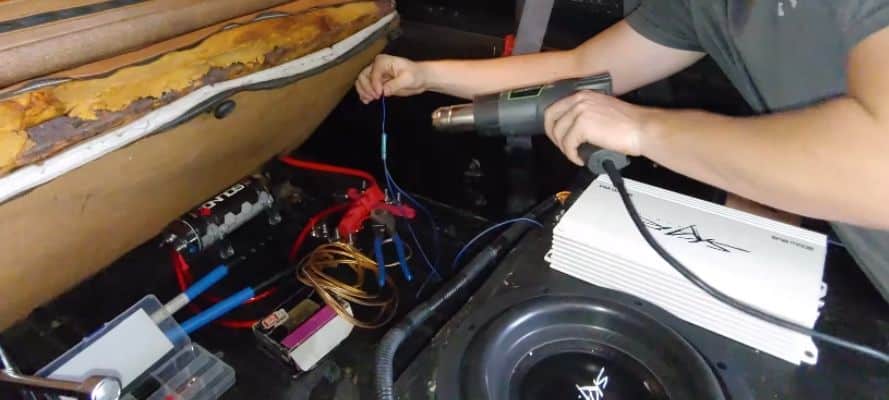 how to wire a car audio capacitor with dual amps